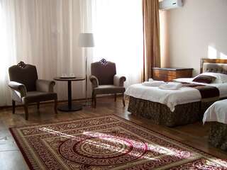 Отель Ainaline Hotel Усть-Каменогорск Стандартный двухместный номер с 2 отдельными кроватями-1