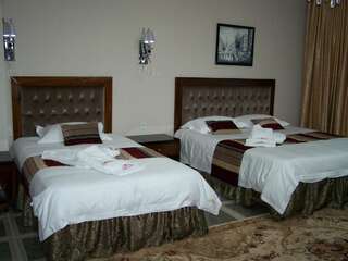 Отель Ainaline Hotel Усть-Каменогорск Стандартный двухместный номер с 2 отдельными кроватями-2